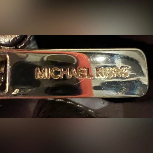 Michael MK patent gold colored leather purse‎ - Picture 8 of 15